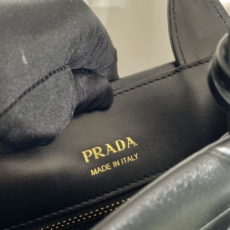 Pra*a tote bags